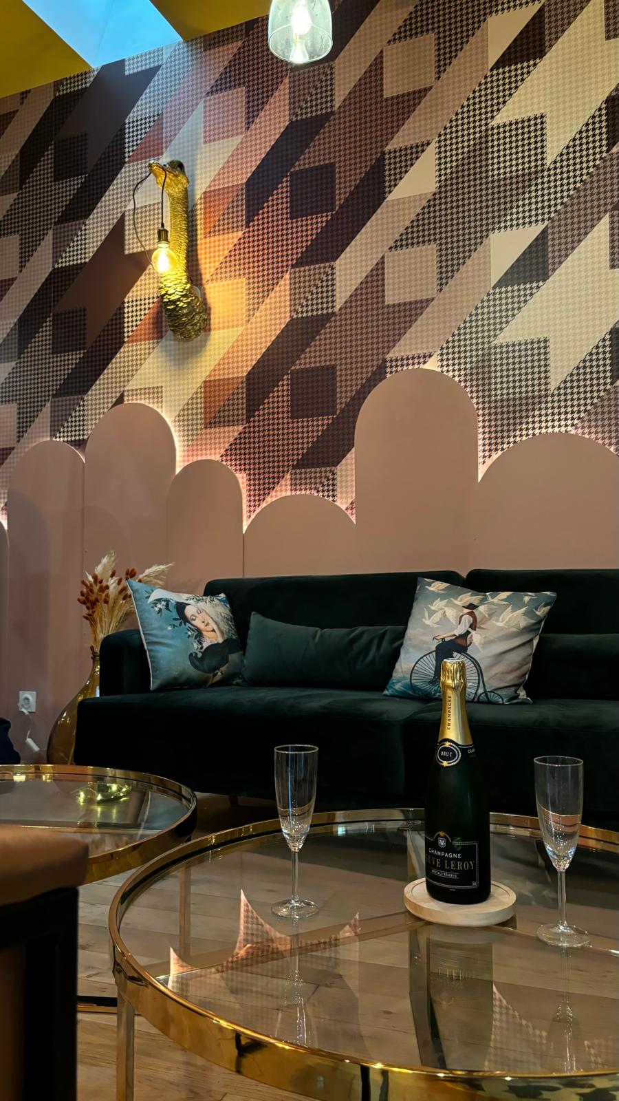 Décoration Airbnb Atypique Clermont-Ferrand – Oui Design x Angèle Bouchet